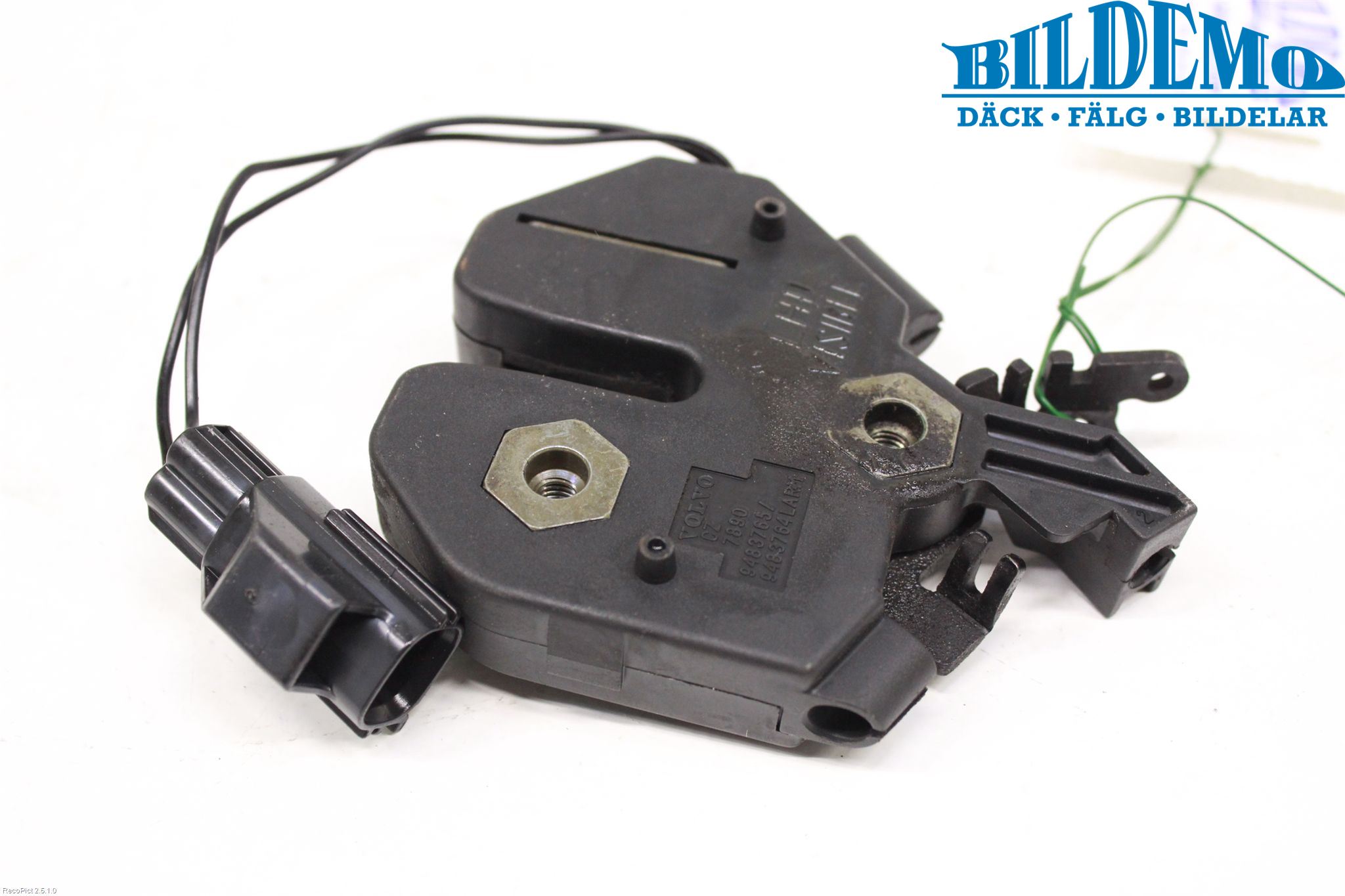 Volvo V70 00-04 Huvlås