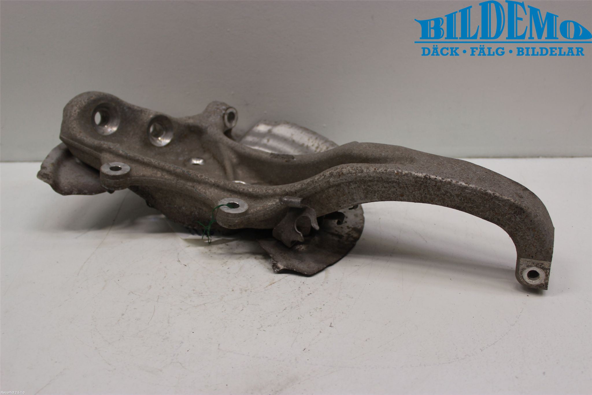 BMW 5 F10/F11/F18 09-17 Styrspindel Lagerhus Hö