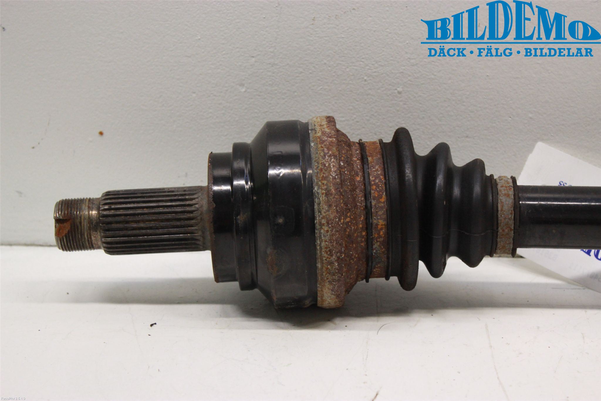 BMW 5 F10/F11/F18 09-17 Drivaxel Bak Vänster