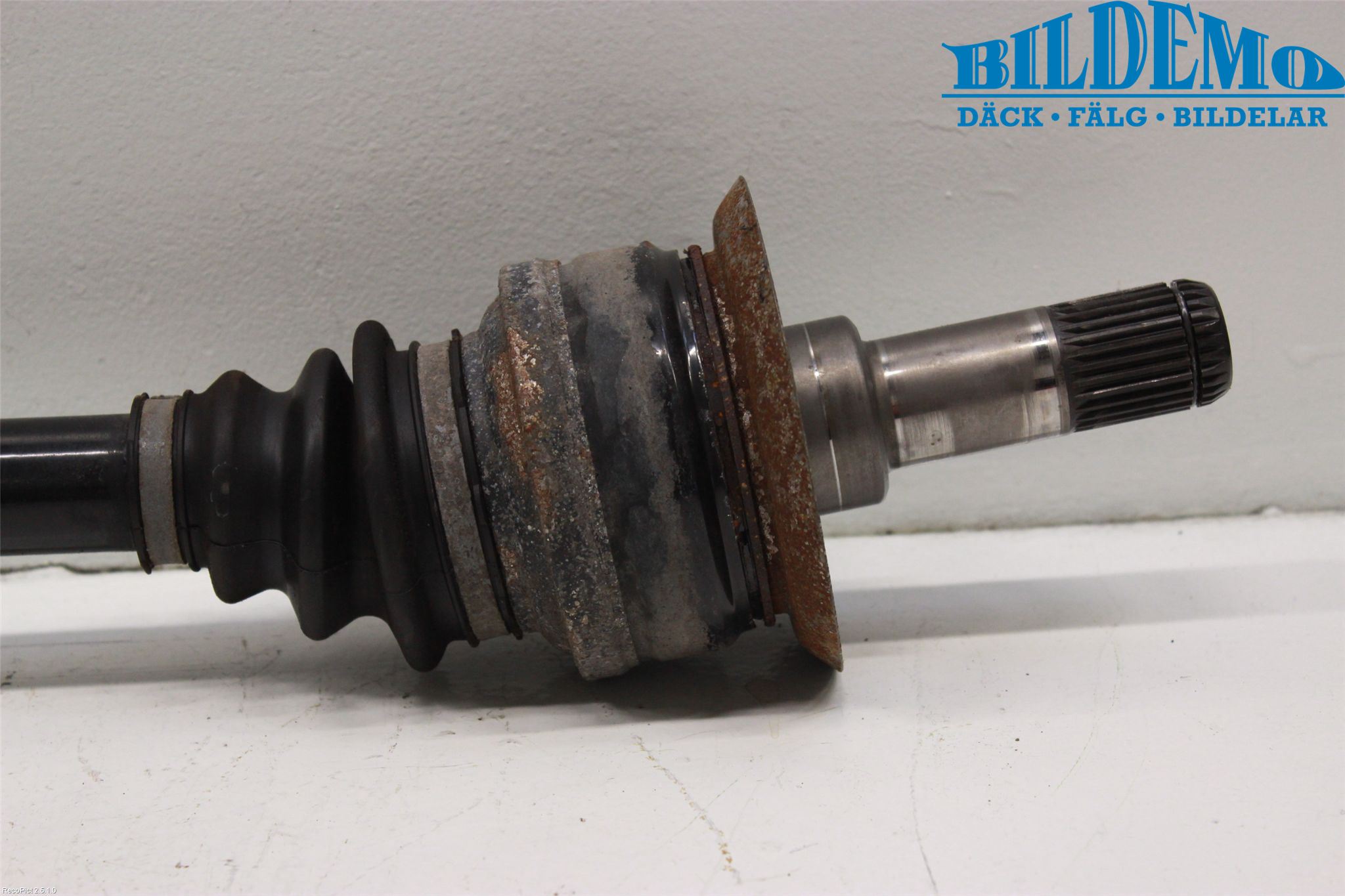 BMW 5 F10/F11/F18 09-17 Drivaxel Bak Vänster