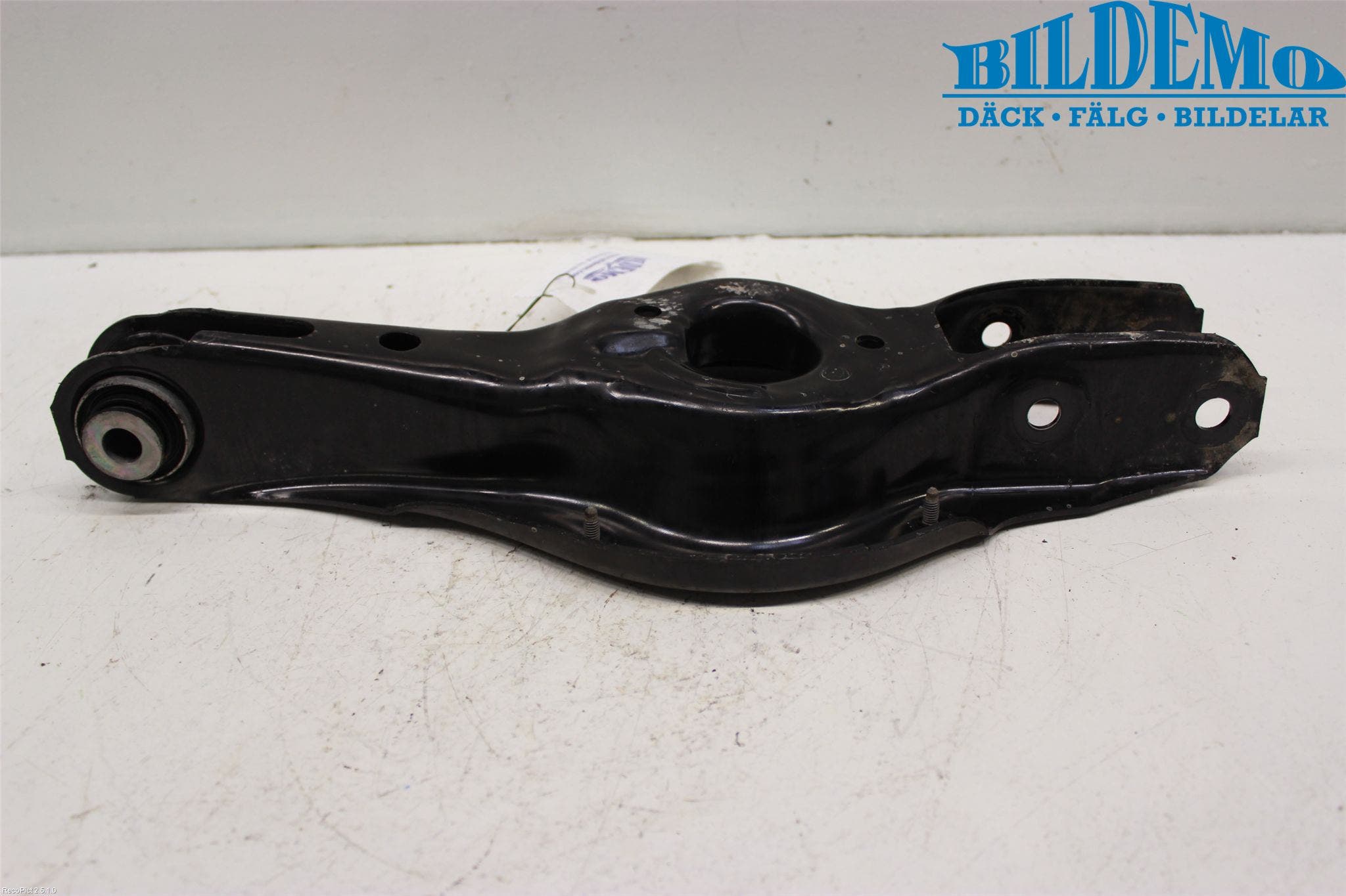 BMW 3 F30/F31/F80 12-19 Bärarm Bak Höger