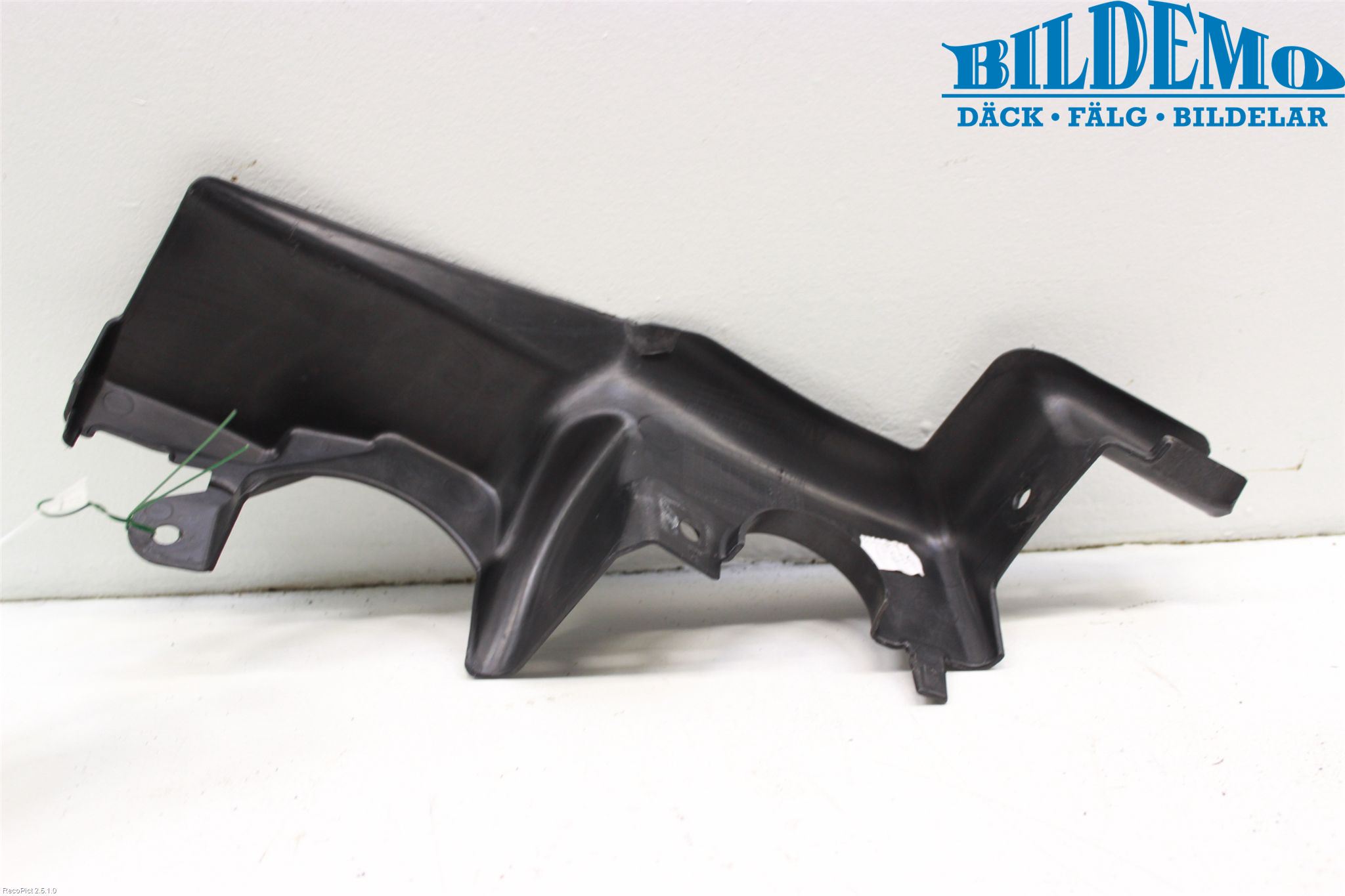 BMW 5 F10/F11/F18 09-17 Hasplåt Plåt-Plast