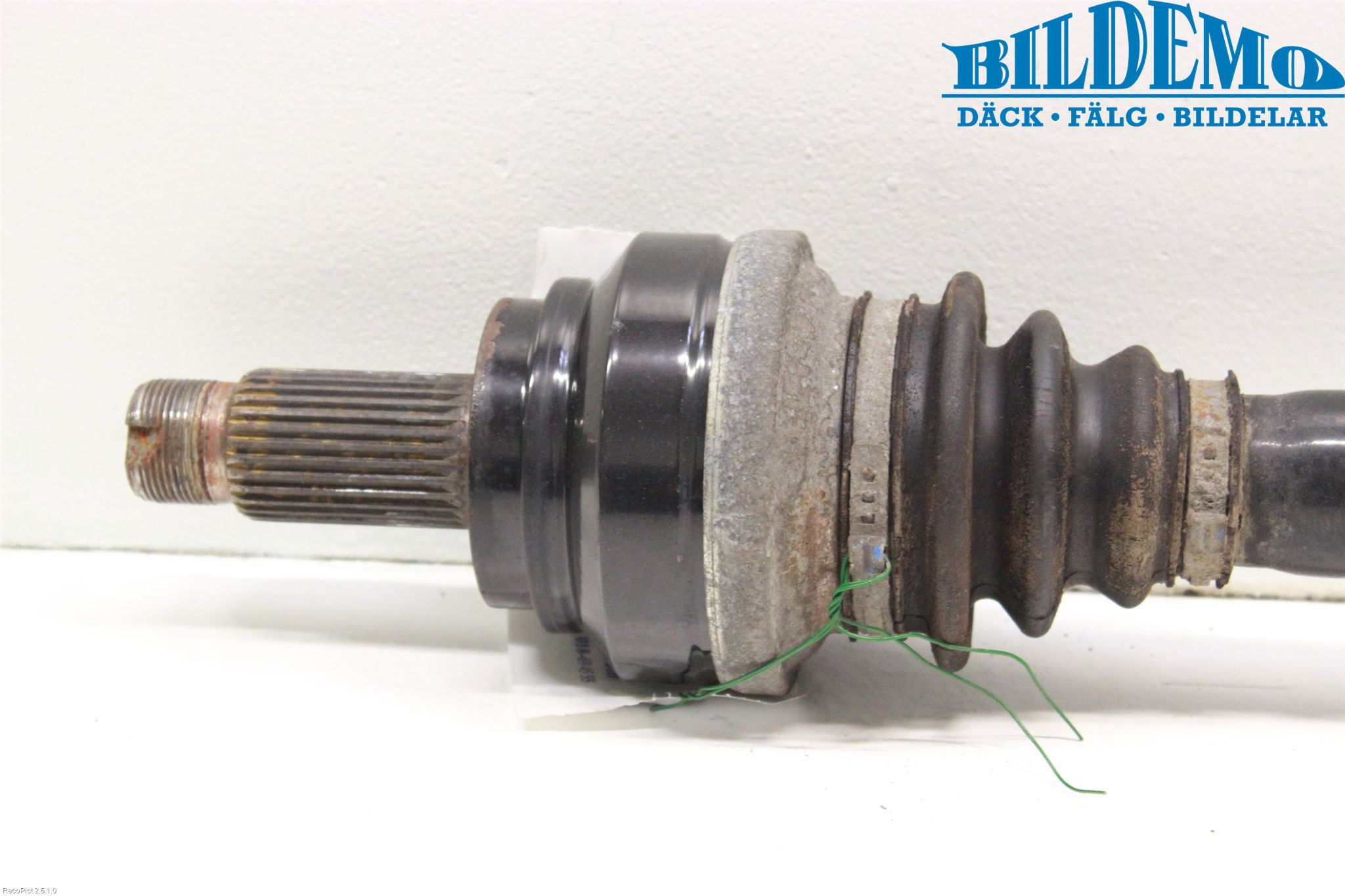 BMW 5 F10/F11/F18 09-17 Drivaxel Bak Höger