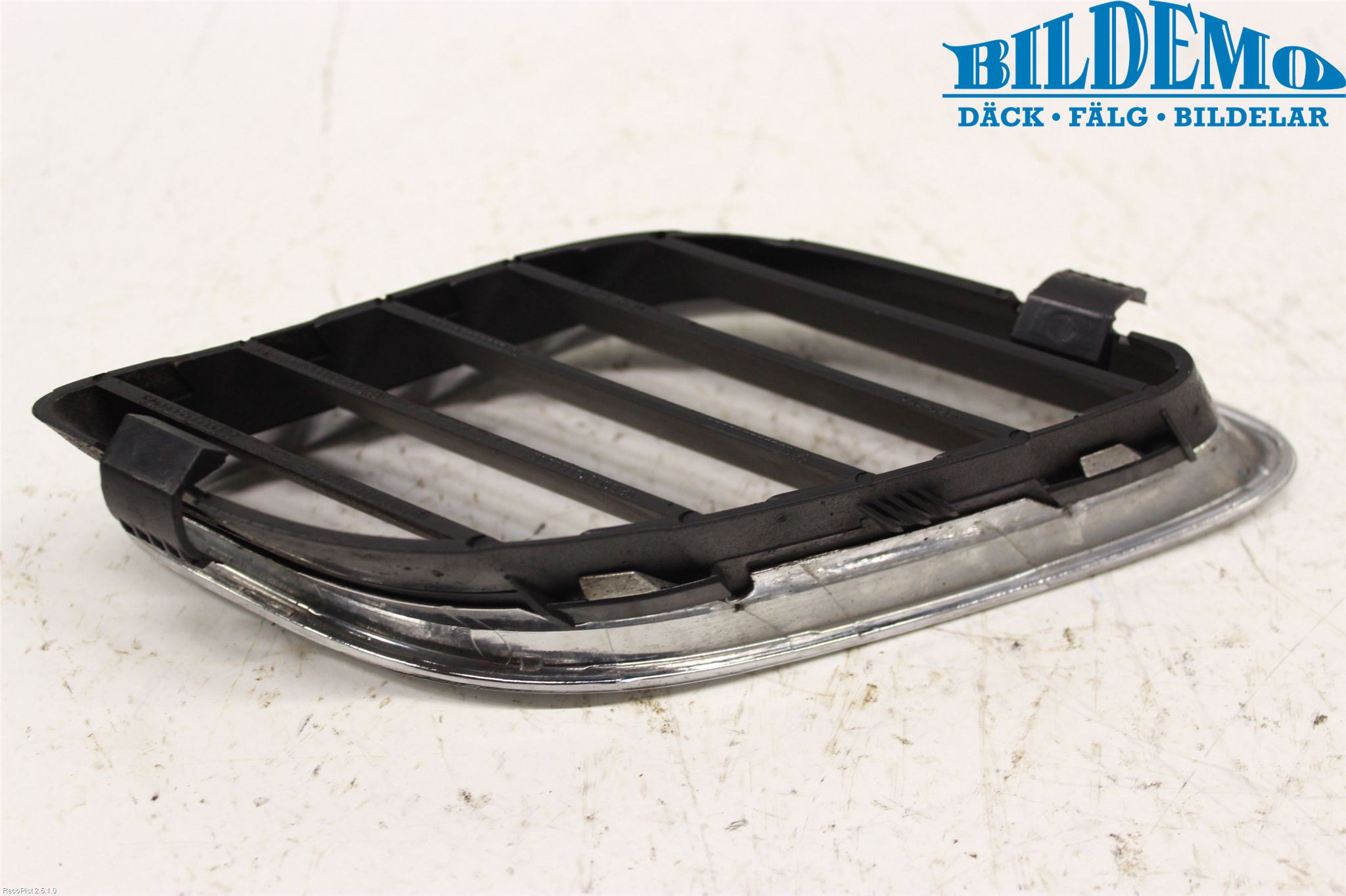 Saab 9-5 -05 Grilldel Höger