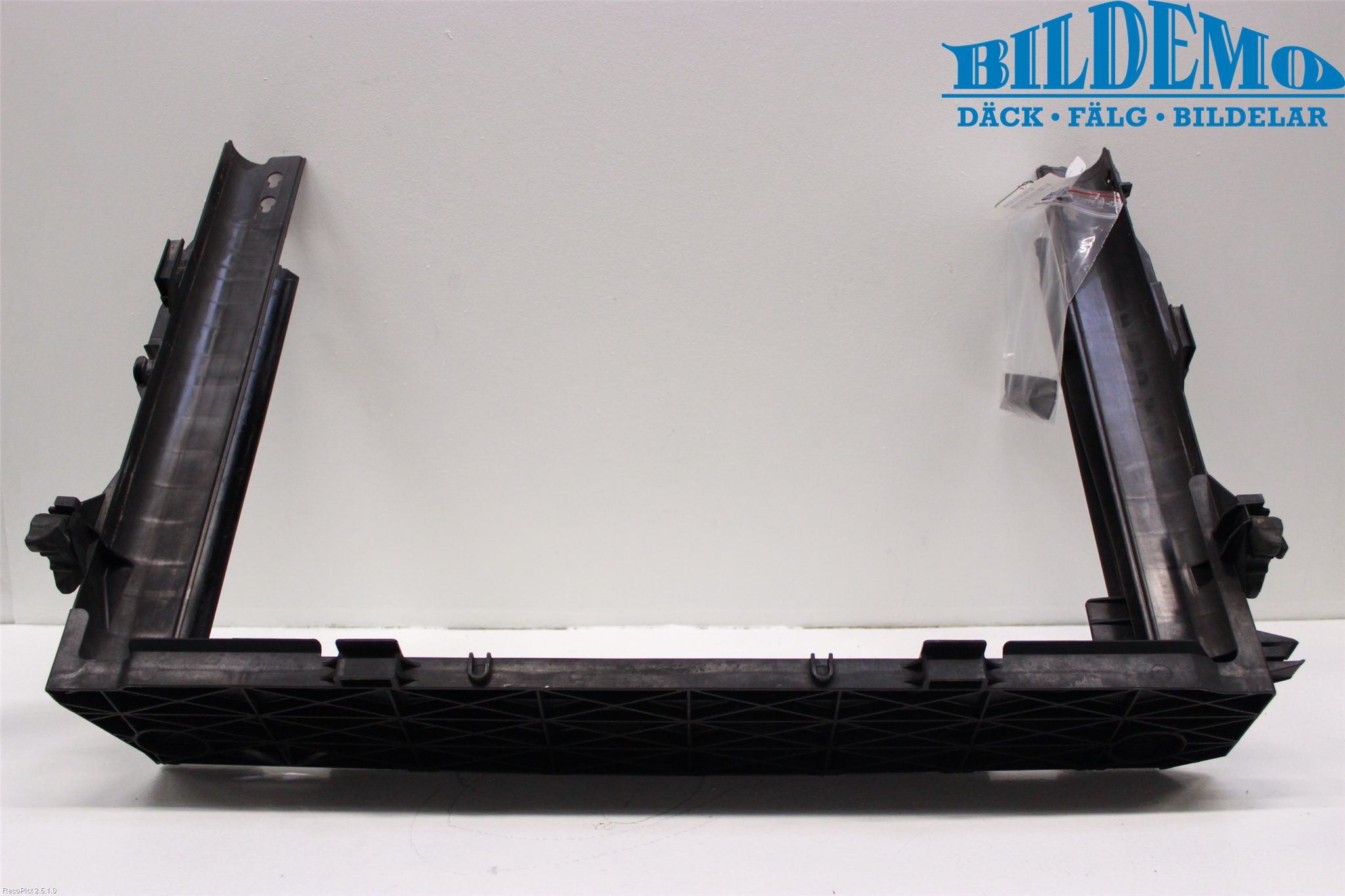 BMW 5 E60/61 Sed/Tou 02-10 Kylarfäste-Ram-Balk