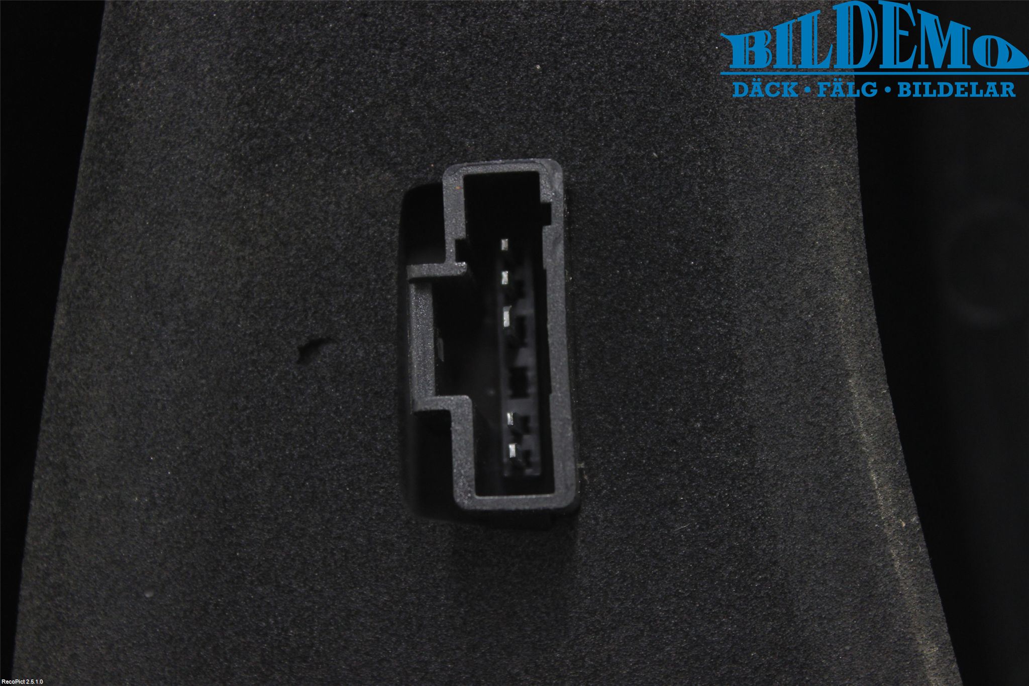 Dacia SANDERO 09-13 Bakljus Höger