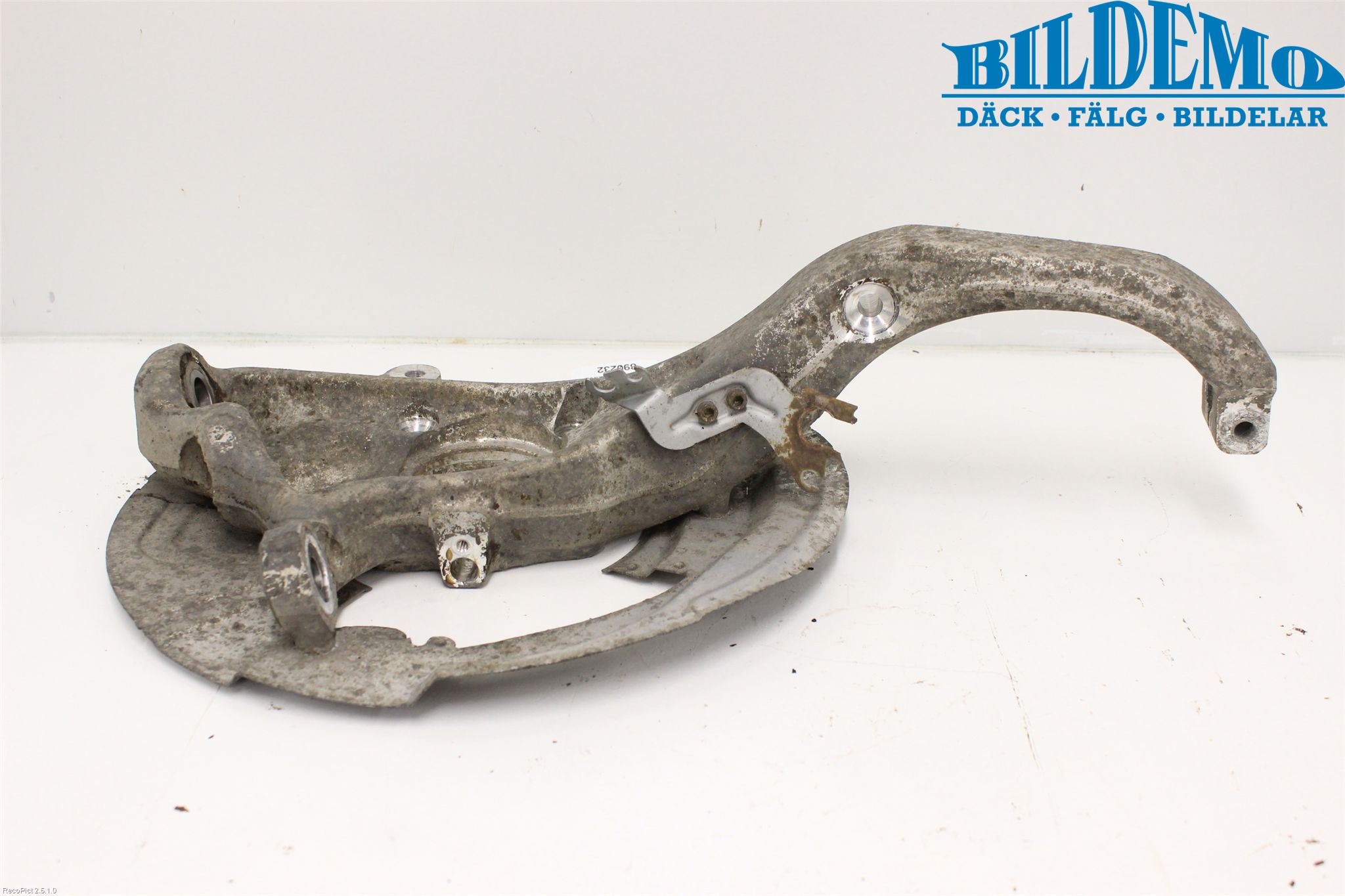 BMW X6 E71/E72   08-14 Styrspindel Lagerhus Vä