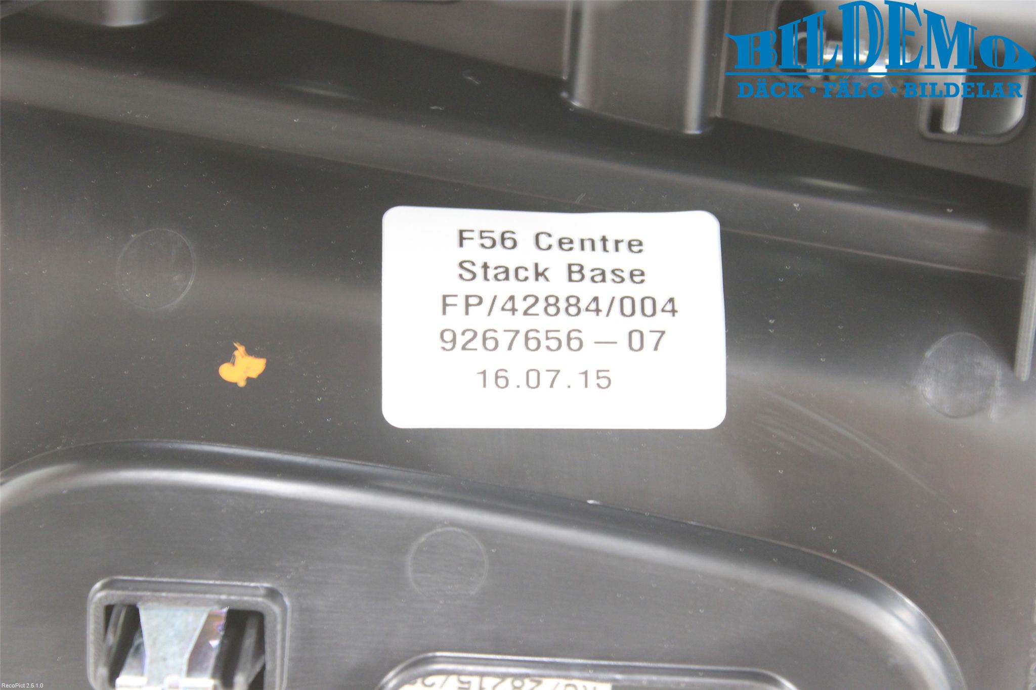 Mini ONE/COOPER 3DR F56 14-24 Instrumentkonsoll Mitt