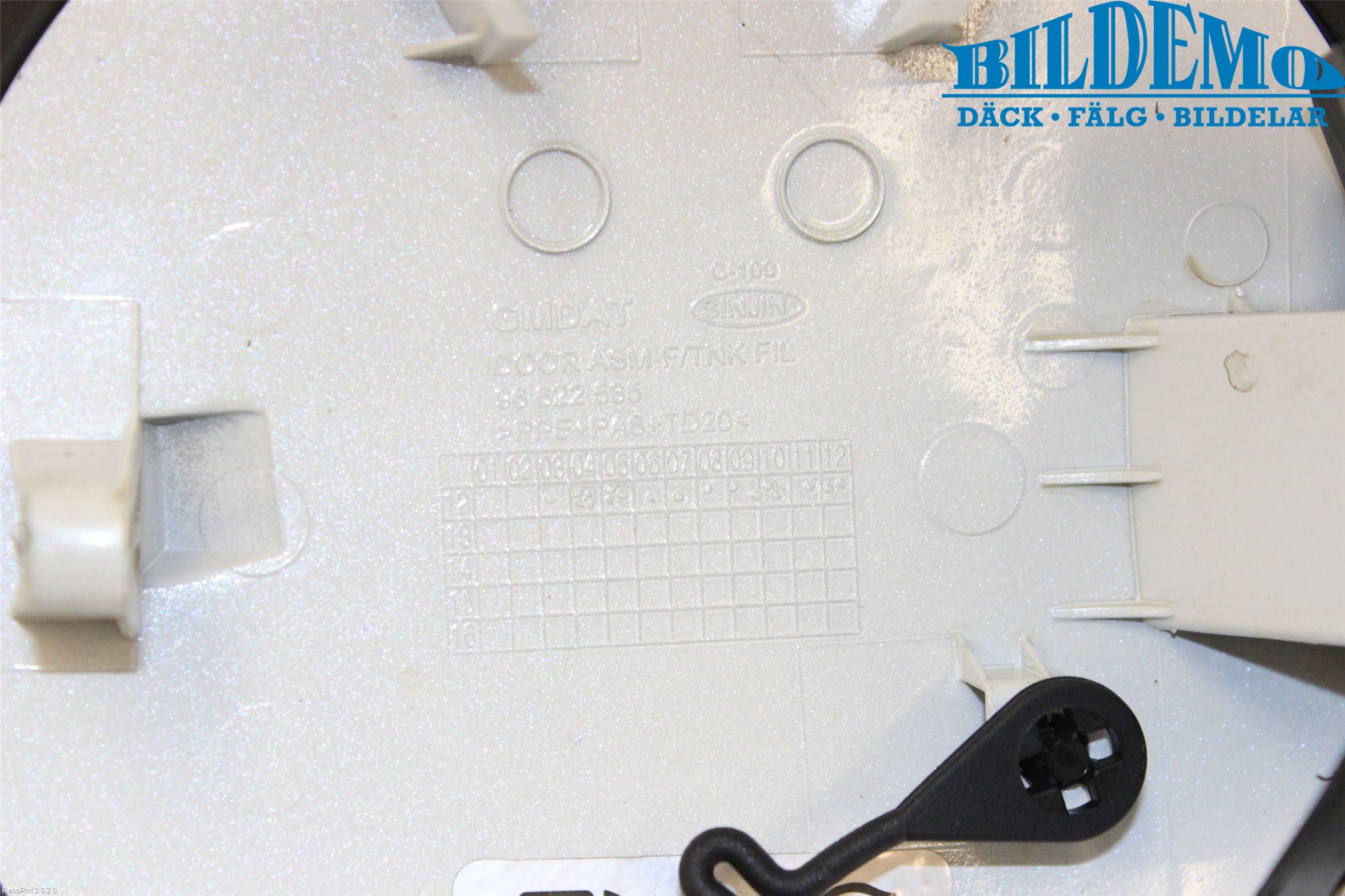 Chevrolet CAPTIVA Tanklucka