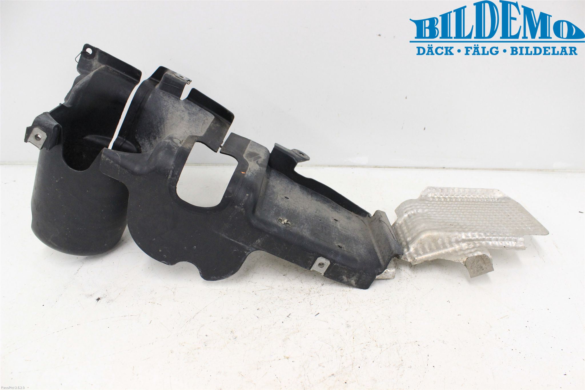 BMW 5 E60/61 Sed/Tou 02-10 Hasplåt Plåt-Plast