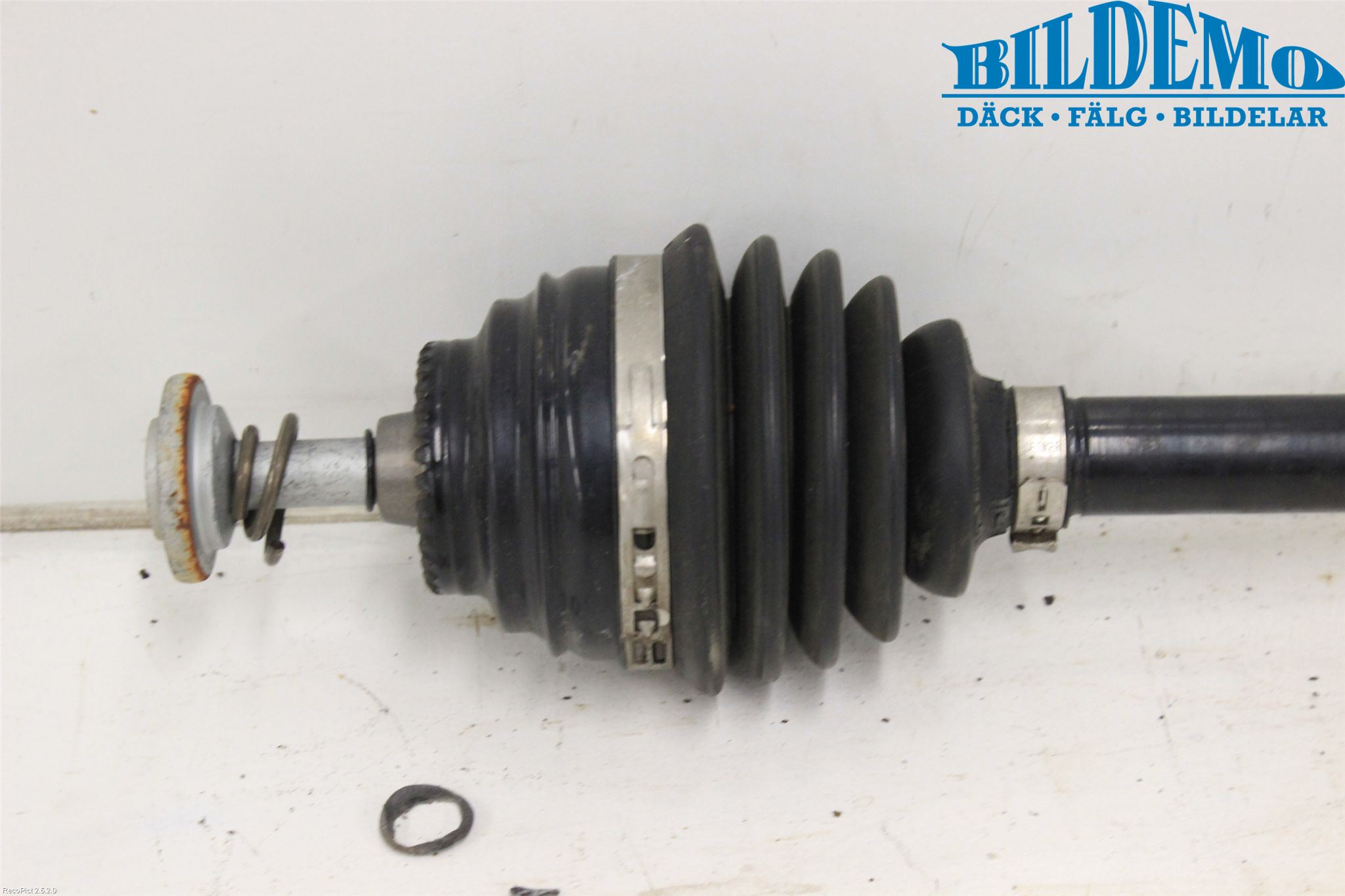 BMW 3 F30/F31/F80 12-19 Drivaxel Fram Höger