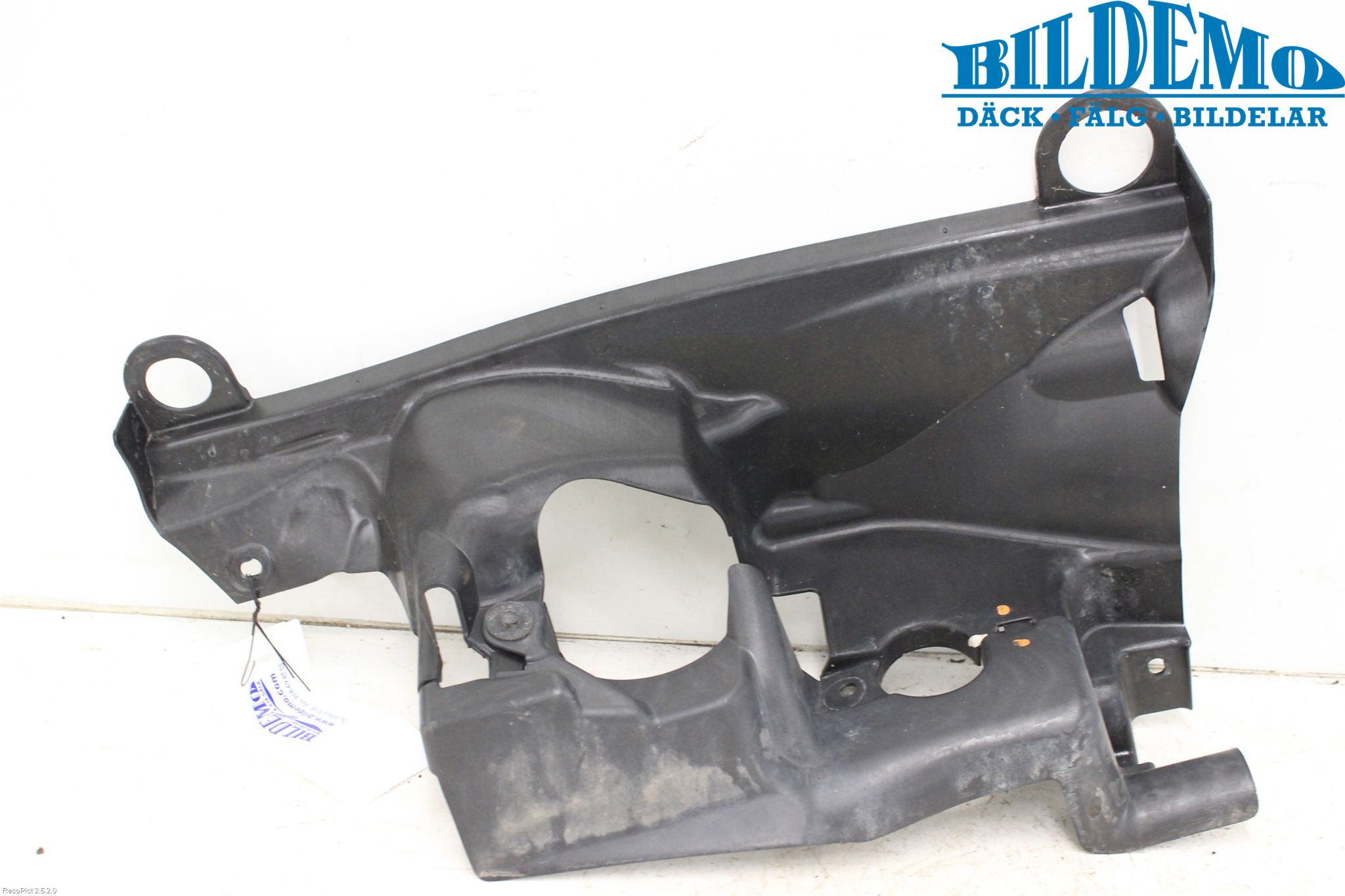 BMW 5 F10/F11/F18 09-17 Hasplåt Plåt-Plast