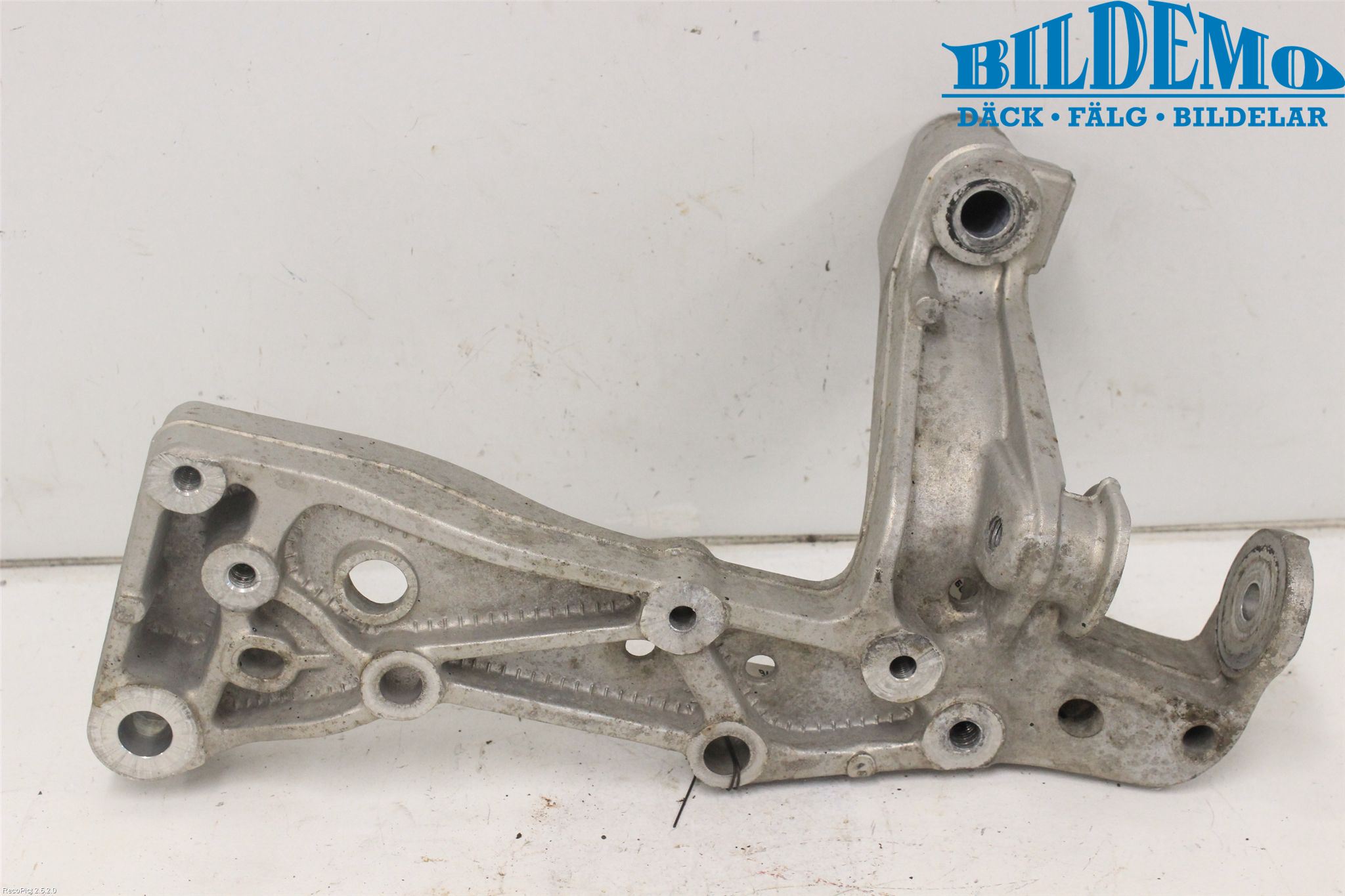 Volkswagen VW GOLF V 04-09 Framvagnsbalk