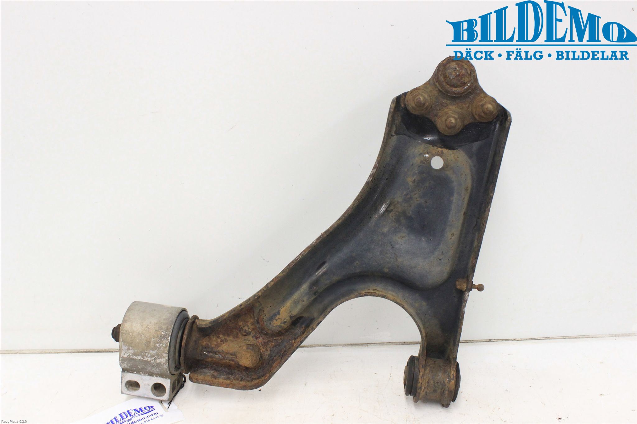 Saab 9-5     06-10 Bärarm Fram Undre Hö