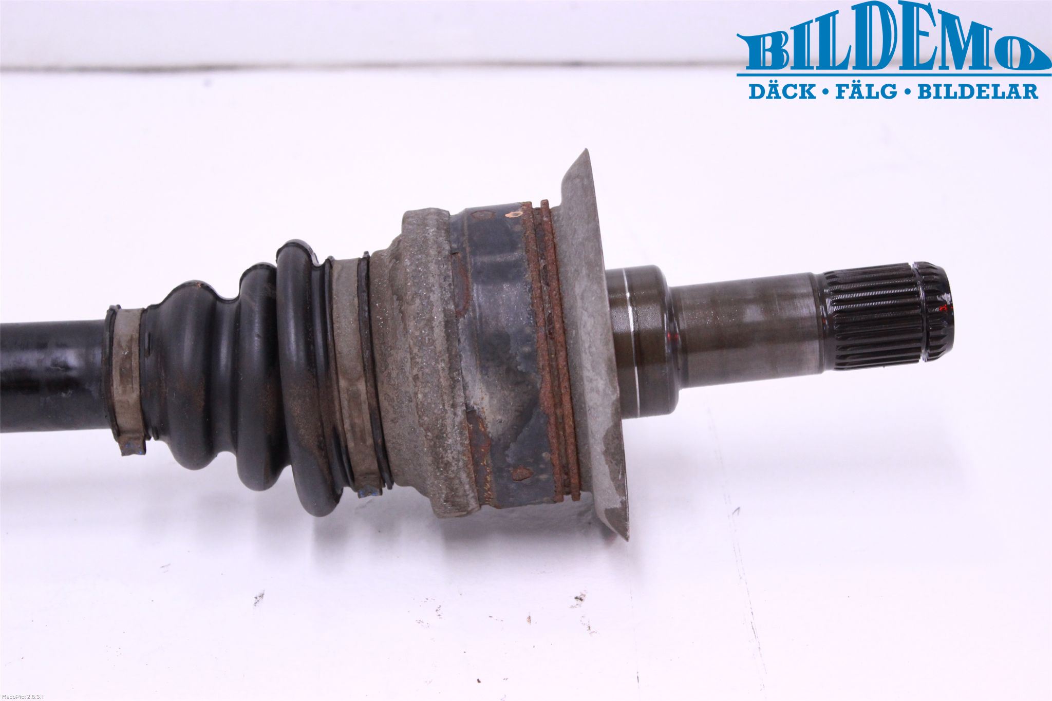 BMW 5 F10/F11/F18 09-17 Drivaxel Bak Vänster
