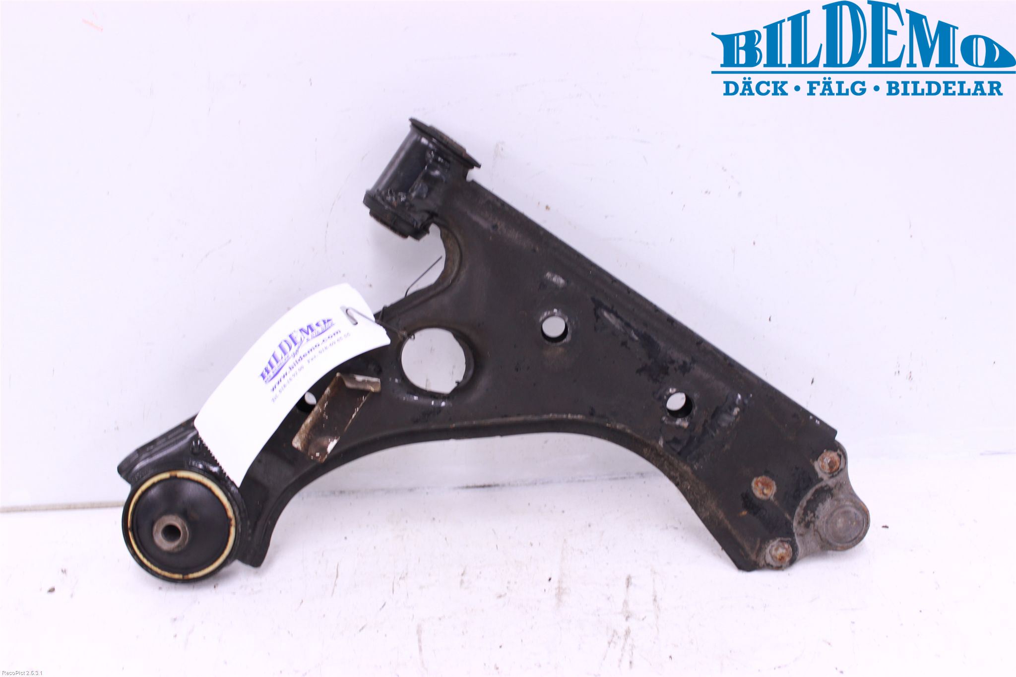 Opel CORSA D 07-14 Bärarm Fram Undre Vä