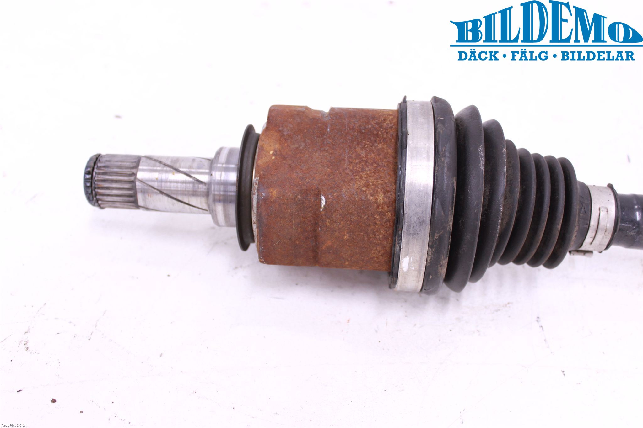 Opel CORSA D 07-14 Drivaxel Fram Vänster