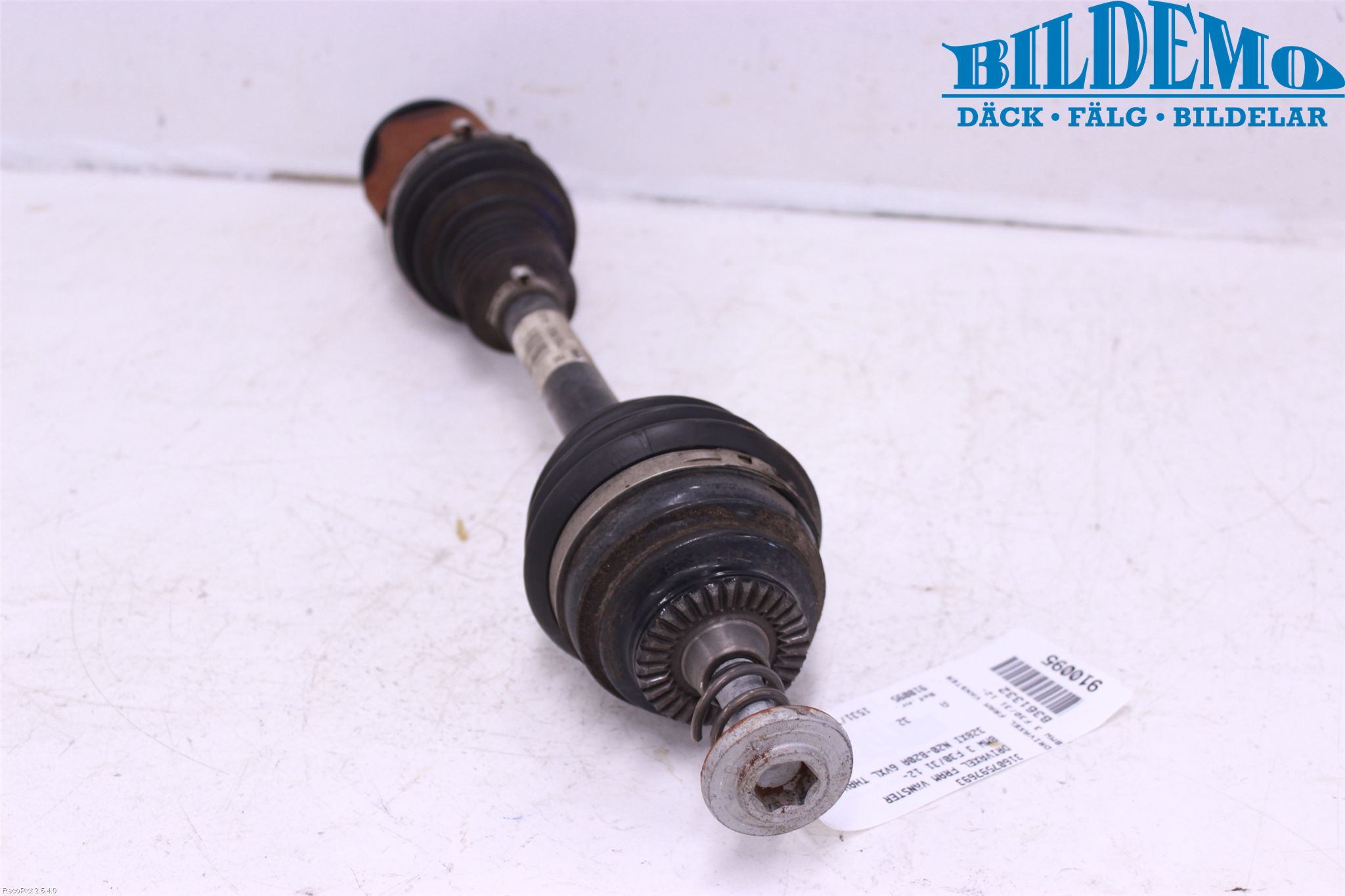 BMW 3 F30/F31/F80 12-19 Drivaxel Fram Vänster