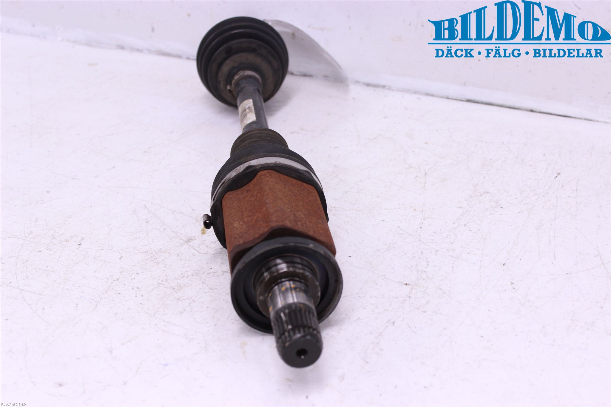 BMW 3 F30/F31/F80 12-19 Drivaxel Fram Vänster