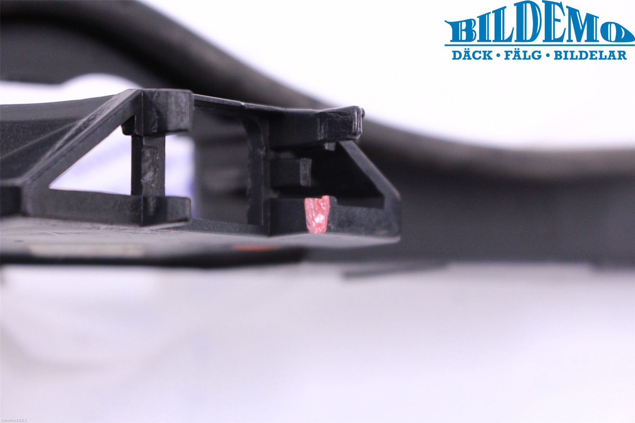 BMW 3 E46      98-05 Strålkastarsarg Höger