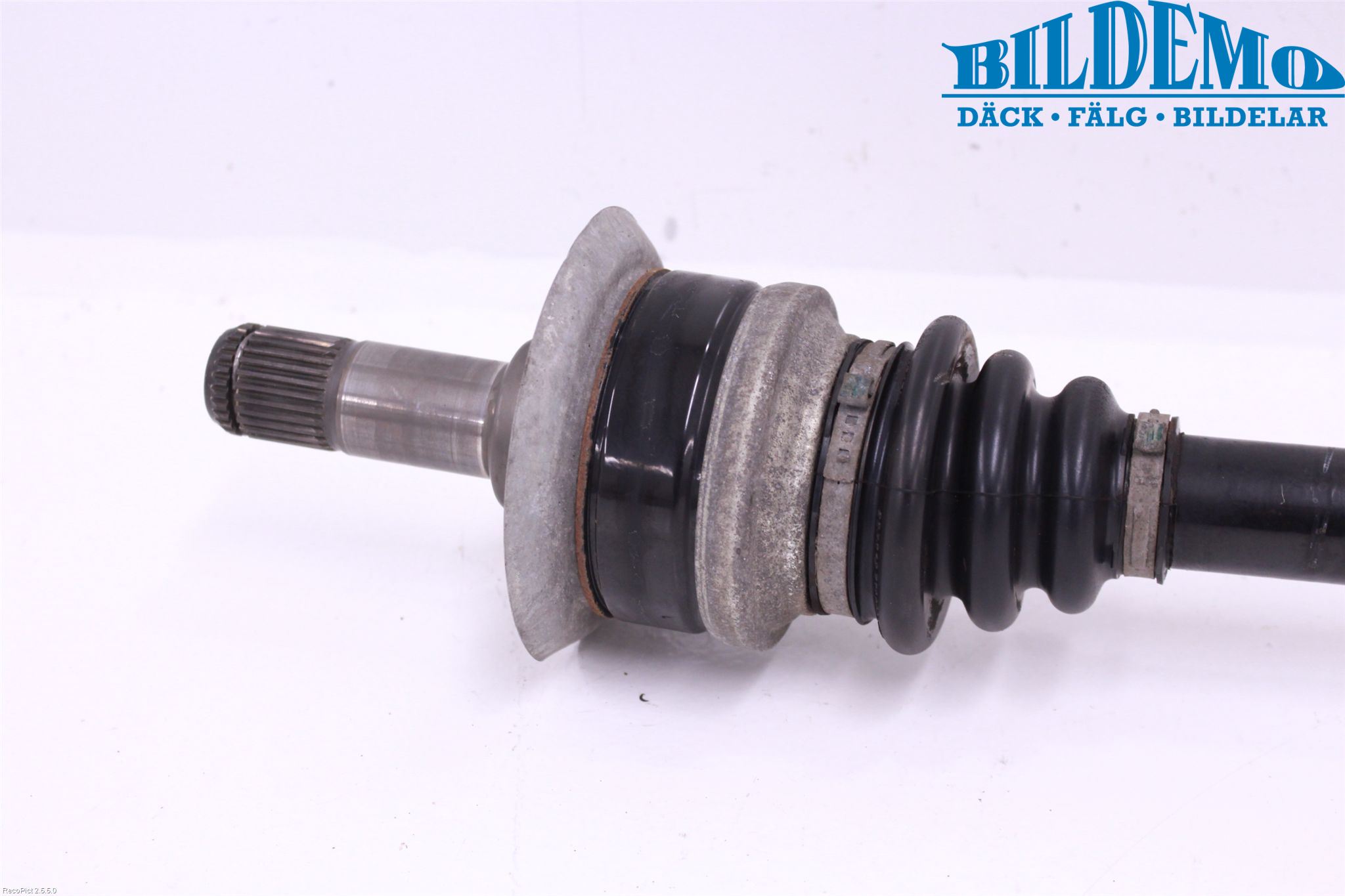 BMW 5 F10/F11/F18 09-17 Drivaxel Bak Höger