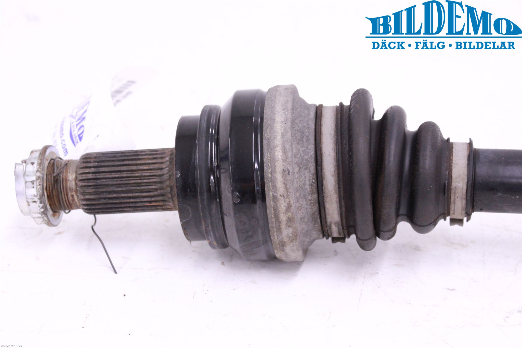 BMW 5 F10/F11/F18 09-17 Drivaxel Bak Vänster