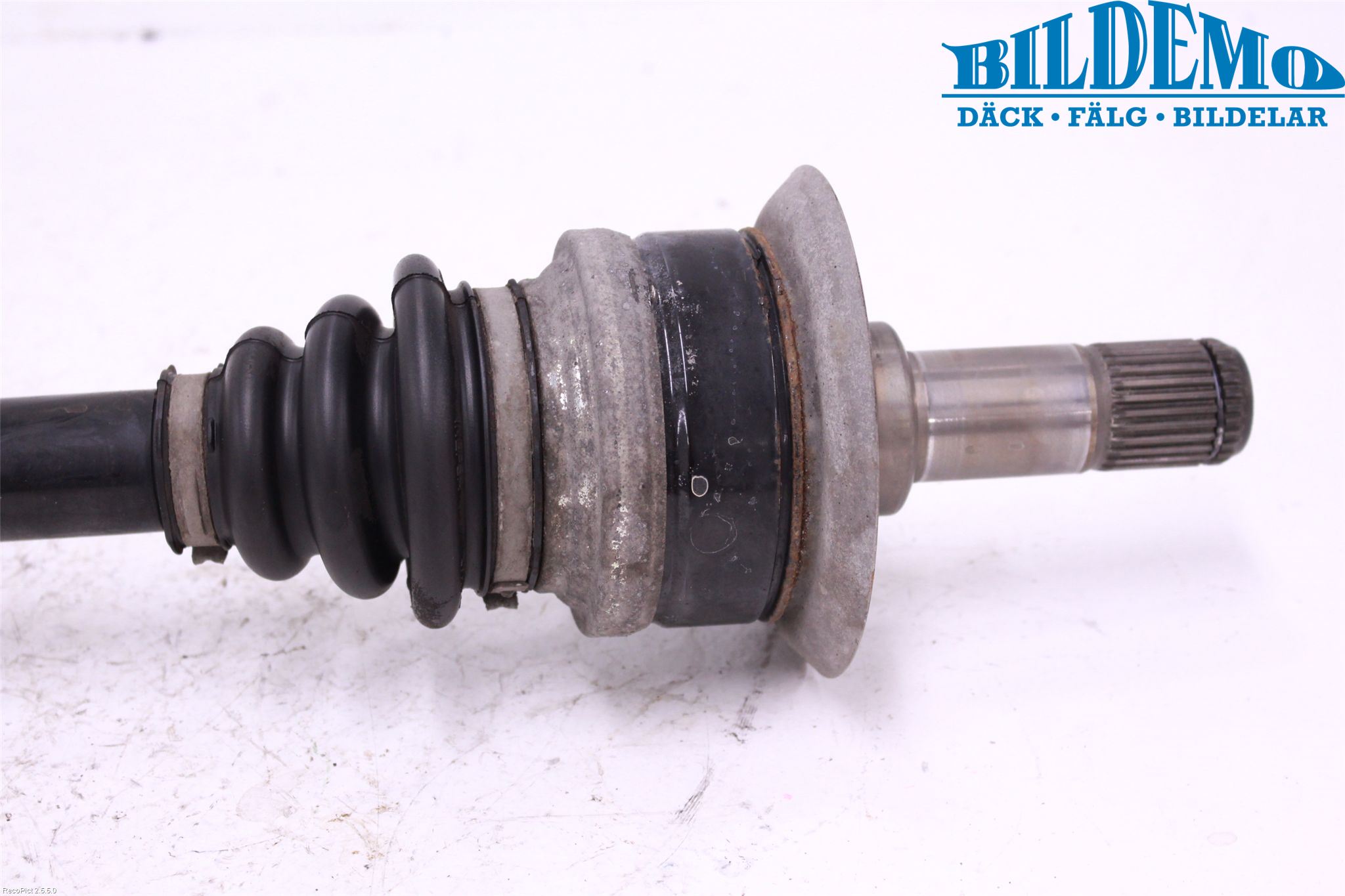 BMW 5 F10/F11/F18 09-17 Drivaxel Bak Vänster
