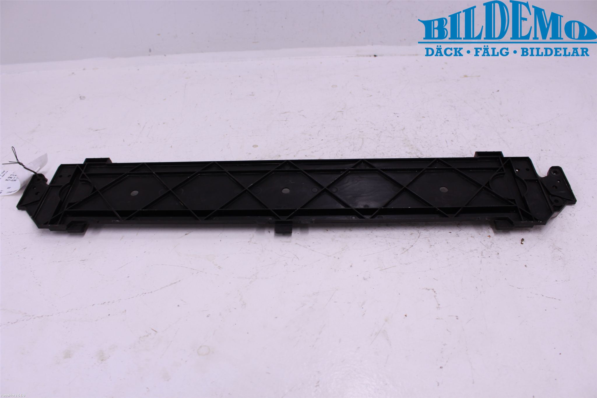 BMW 5 F10/F11/F18 09-17 Kylarfäste-Ram-Balk