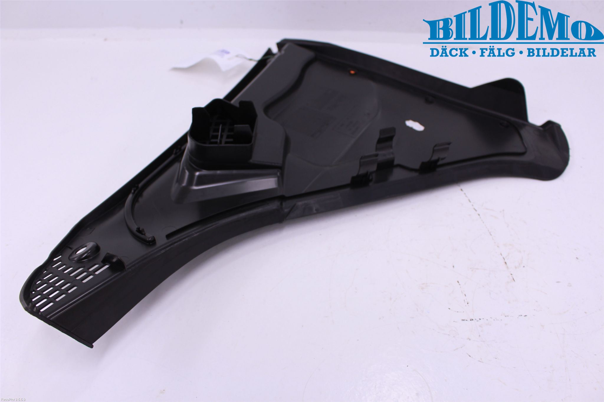 BMW 5 F10/F11/F18 09-17 Torpedplåt-Torpedplast