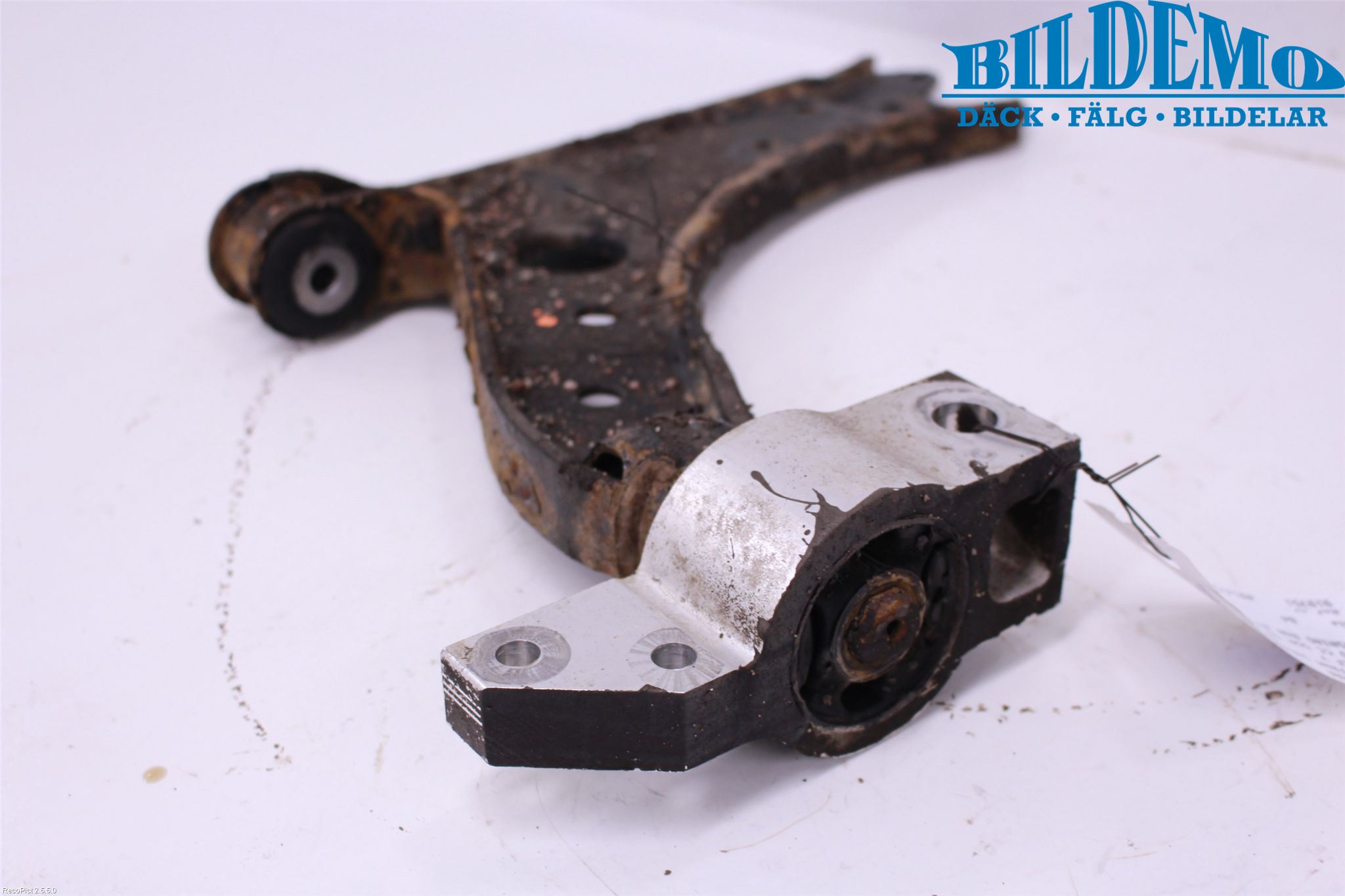 Volkswagen VW GOLF V 04-09 Bärarm Fram Undre Hö