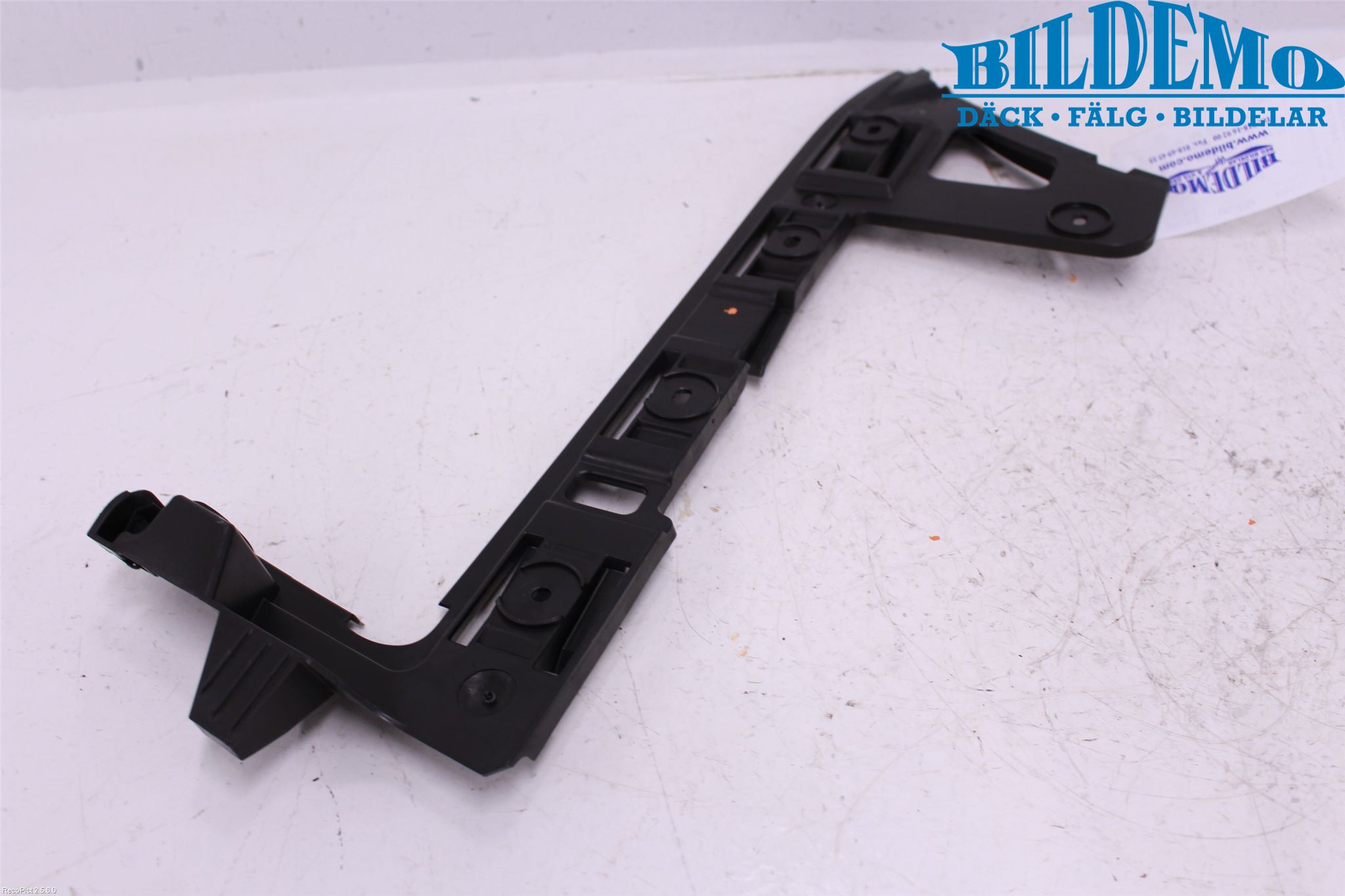 Volkswagen VW PASSAT 05-11 Stötfångarfäste Bak Vä