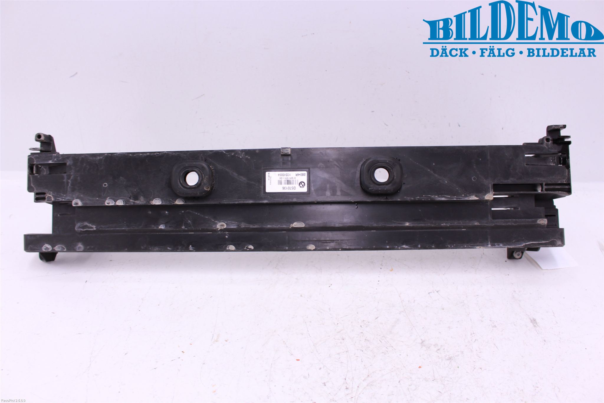 BMW 5 F10/F11/F18 09-17 Kylarfäste-Ram-Balk