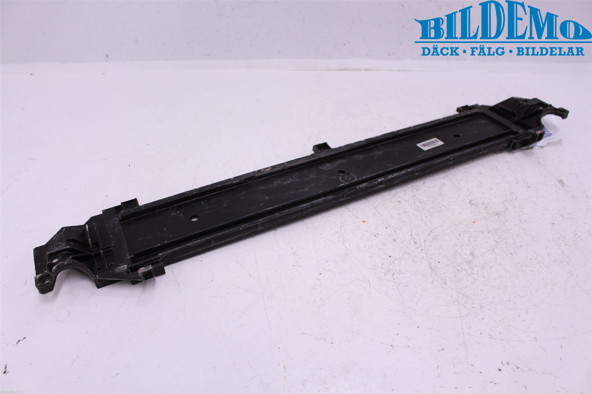 BMW 5 F10/F11/F18 09-17 Kylarfäste-Ram-Balk