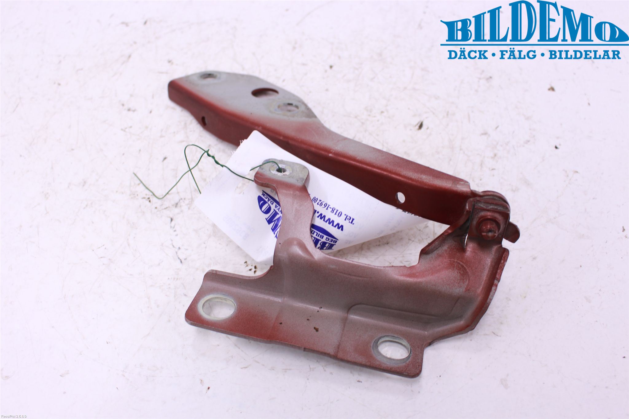 Volvo V50 04-07 Huvgångjärn