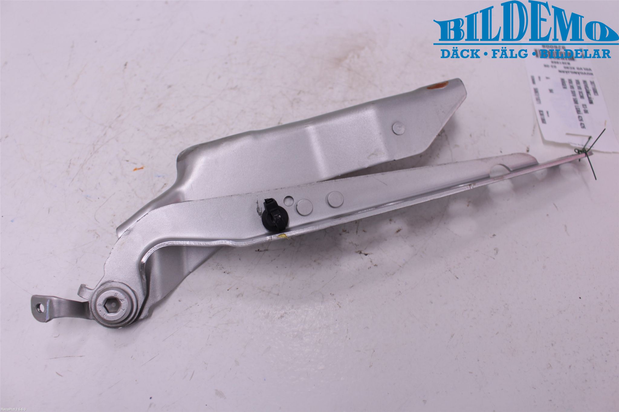 Volvo XC90 03-06 Huvgångjärn