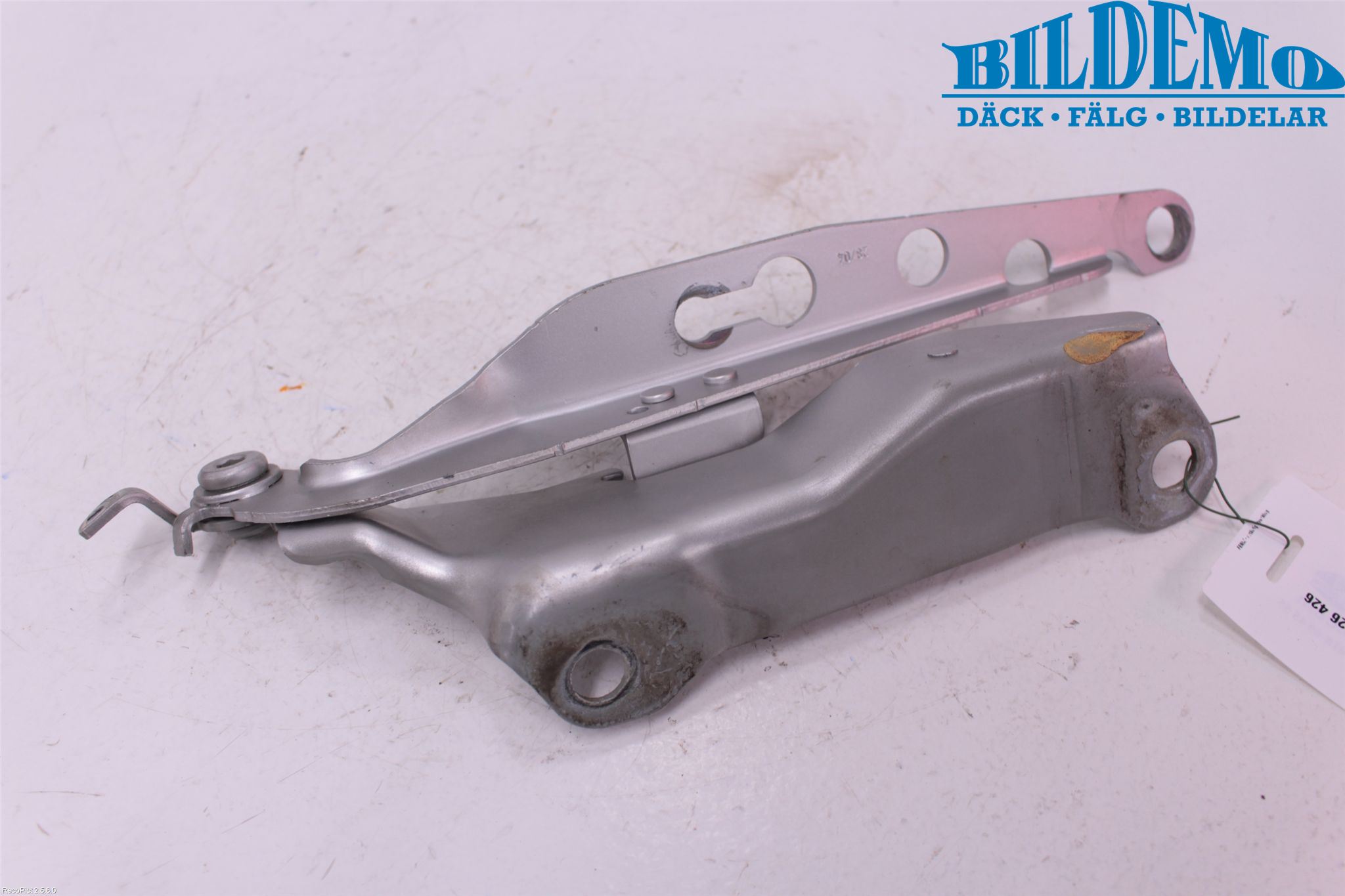 Volvo XC90 03-06 Huvgångjärn