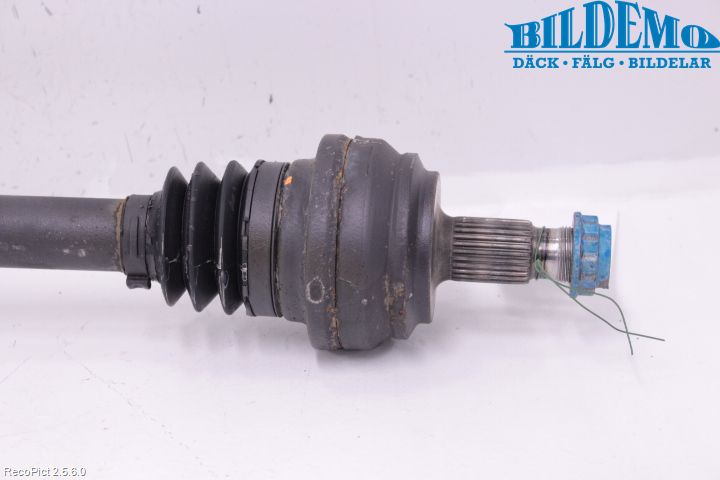 Mercedes-Benz MB C-KLASS (W205) 14-21 Drivaxel Bak Vänster