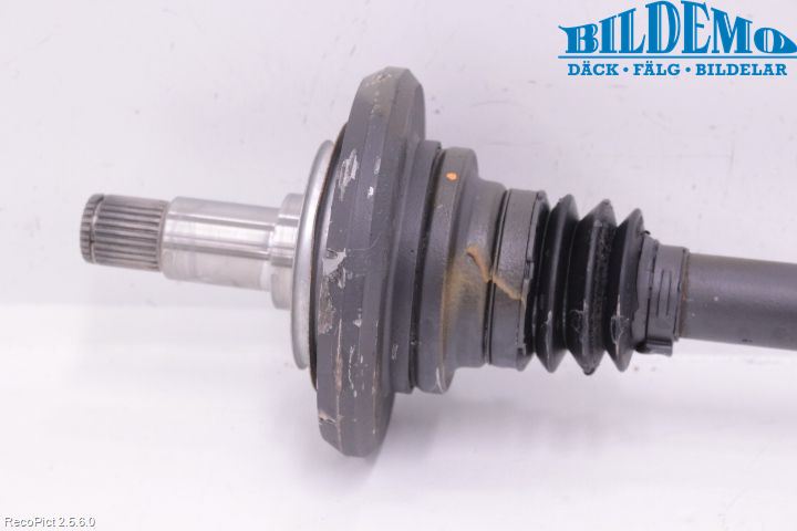 Mercedes-Benz MB C-KLASS (W205) 14-21 Drivaxel Bak Vänster