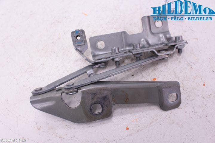 Opel INSIGNIA 09-16 Huvgångjärn