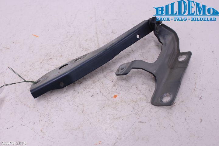 Volvo V50 08-12 Huvgångjärn