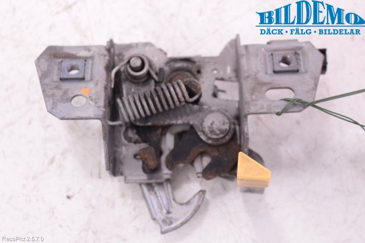 Volvo V50 04-07 Huvlås