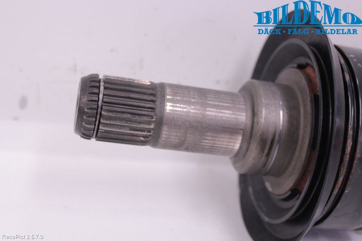 BMW 1 F20/F21 11-19 Drivaxel Bak Höger