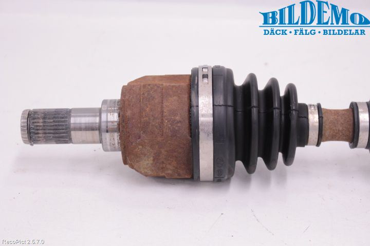 Kia VENGA 10-19 Drivaxel Fram Vänster