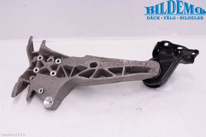 Mini COUPE R56 05-14 Hjullagerhus-Spindel Vä B