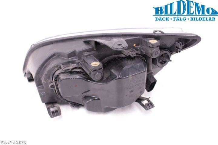 Ford FOCUS 04-07 Strålkastare Höger