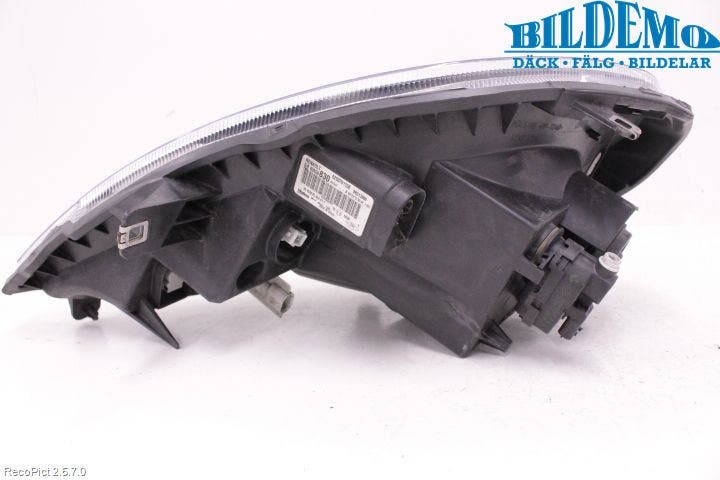 Opel VIVARO 01-14 Strålkastare Höger