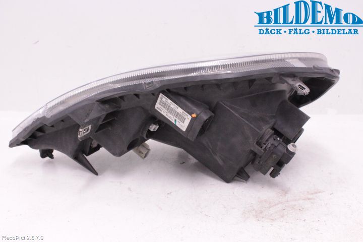 Opel VIVARO 01-14 Strålkastare Höger