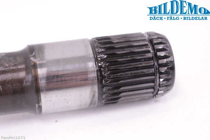 BMW 3 F30/F31/F80 12-19 Drivaxel Fram Höger