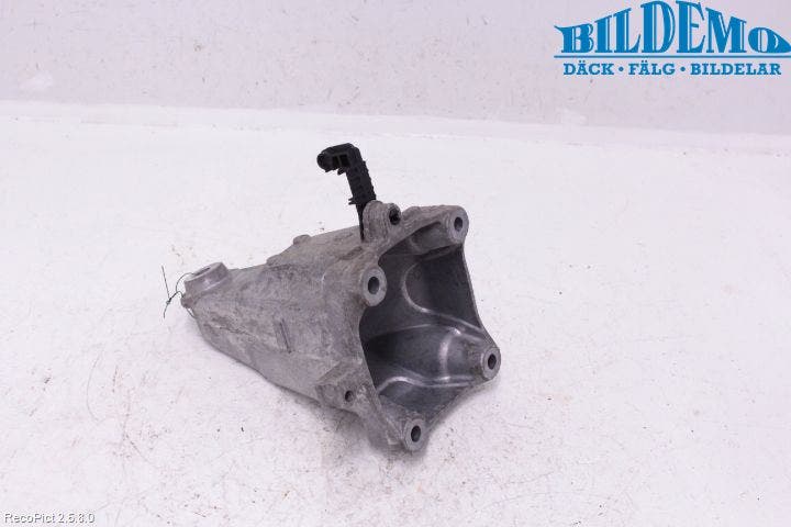 Mercedes-Benz MB E-KLASS (W212) 09-16 Motorfäste