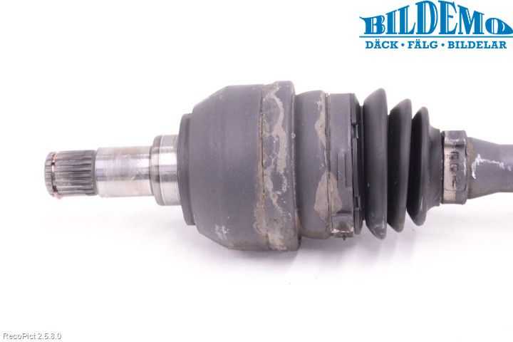 Mercedes-Benz MB CLA-KLASS (C117/X117) 13-19 Drivaxel Bak Vänster